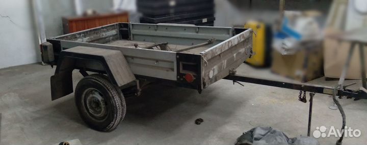 Автомобильный прицеп легковой