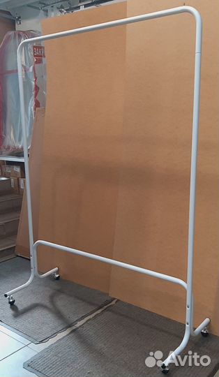 Вешала (стендеры, рейлы) для одежды в наличии