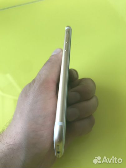 Телефон iPhone 7