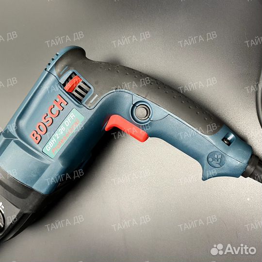 Перфоратор bosch 220W