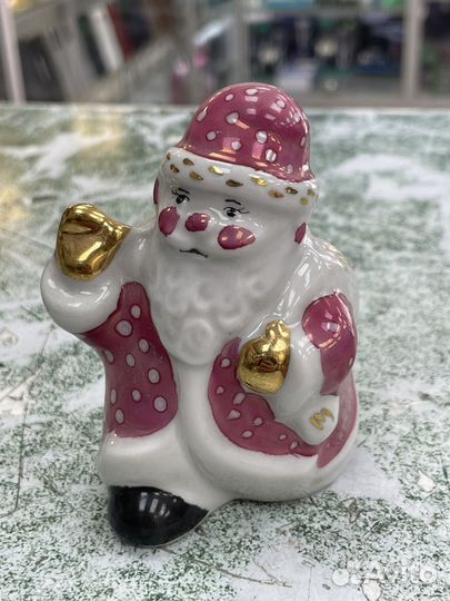 Фарфоровая статуэтка 