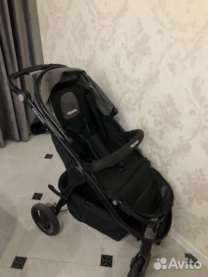 Прогулочная коляска recaro