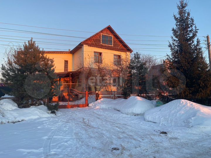 Коттедж 278 м² на участке 15 сот.