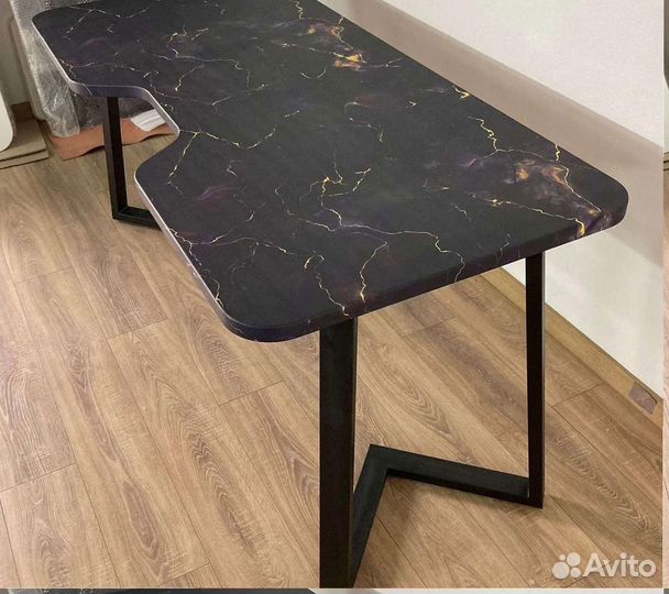 Компьютерный стол 'Ready Fellow'