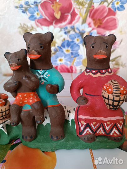 Каргопольская игрушка. Три медведя