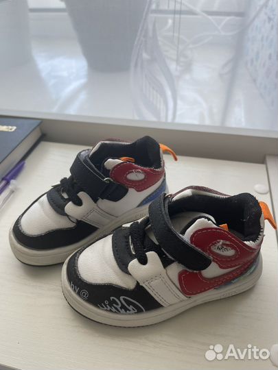 Кроссовки детские