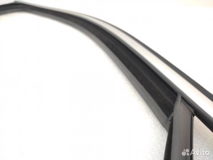 Уплотнитель стекла двери передний правый