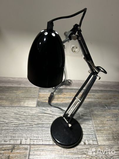 Лампа настольная