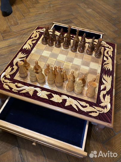 Шахматный стол