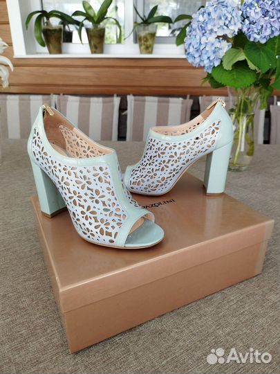 Женская обувь