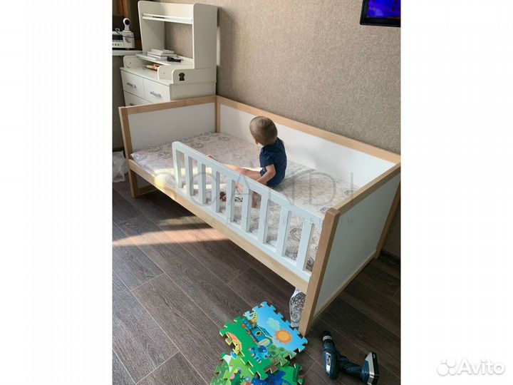 Кровать детская с бортиком из бука