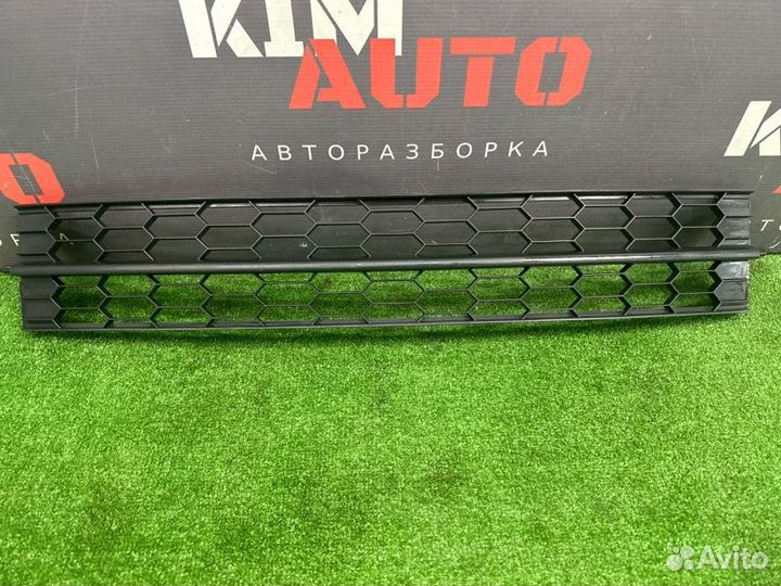 Решетка бампера нижняя Skoda Rapid 1.6 cwva 2016