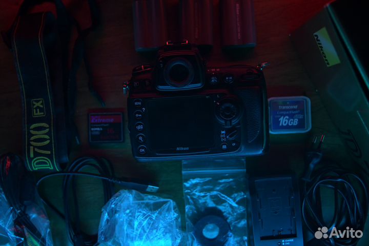 Nikon d700 + 2 флешки и аксессуары