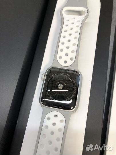 Apple Watch SE 40 mm Nike+ 88% акб