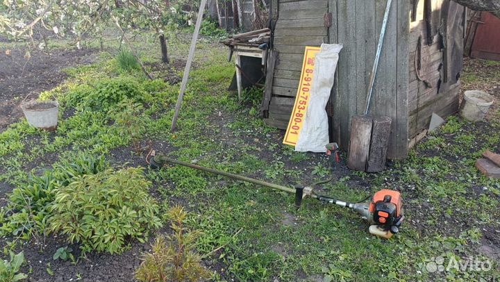 Покос травы триммером