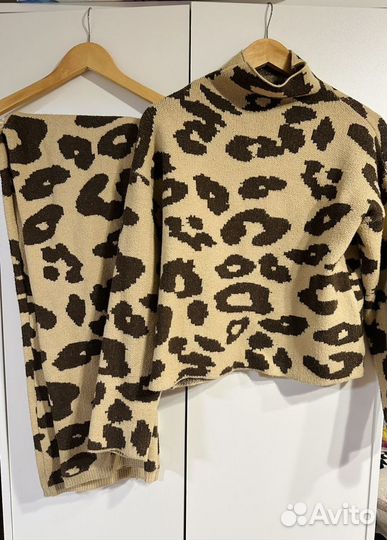 Трикотажный костюм женский 42 с брюками леопард