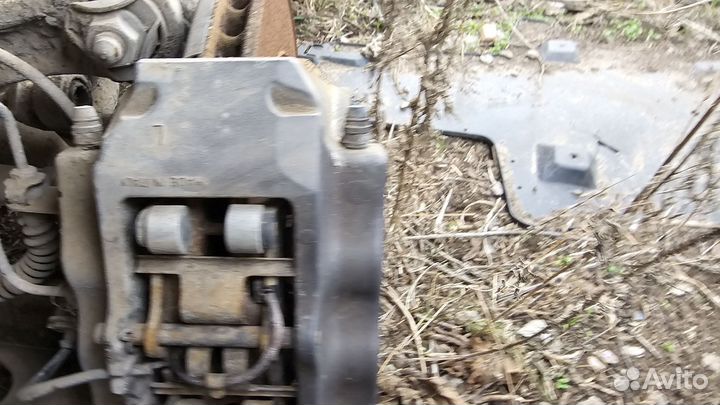 Суппорт задний левый Volkswagen Touareg 1