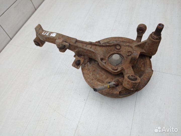 Кулак задний правый Hyundai Sonata EF 5 G4JP 2004