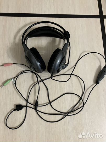Продам наушники с микрофоном genius