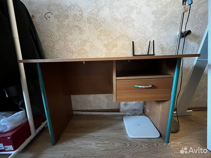 Письменный стол