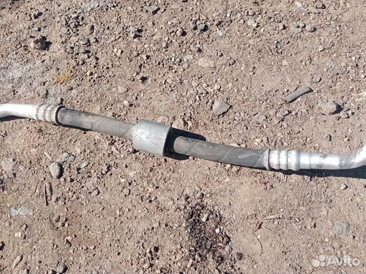 Трубка кондиционера Рено логан 1 2014г.в 1.4 8кл