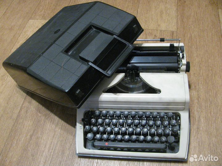 Печатная машинка Любава