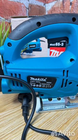 Лобзик Makita сетевой 650Вт с лазером