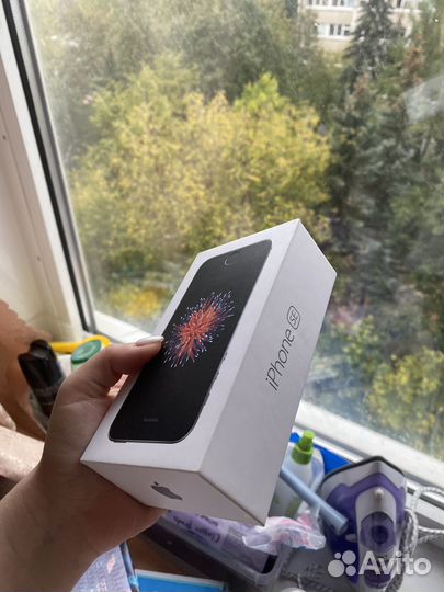 iPhone SE, 32 ГБ
