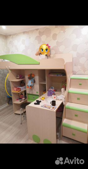 Кровать чердак со столом и шкафом бу