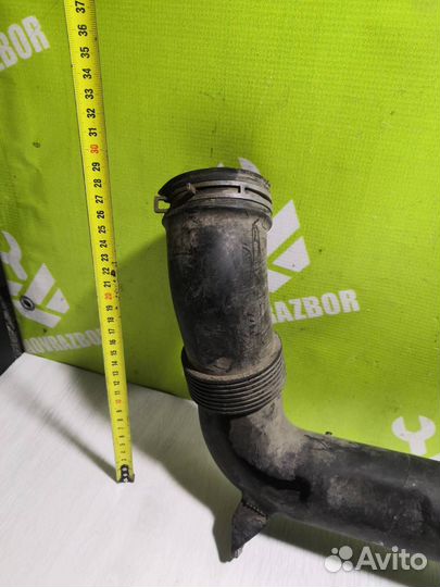 Патрубок воздушного фильтра Фольксваген Кадди Кэ