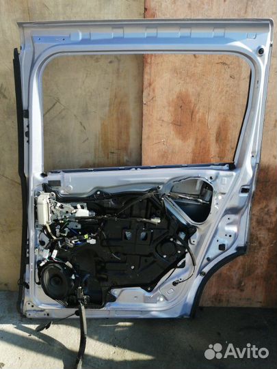 Дверь задняя правая Mazda Biante ccefw