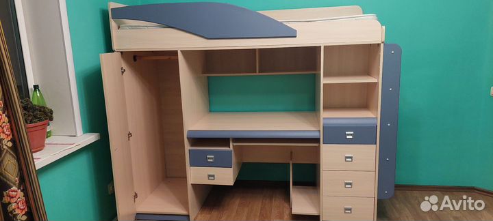 Детский уголок с кроватью шкафом и столом