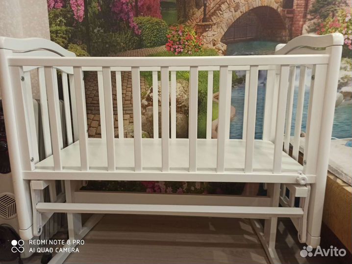 Детская кроватка с поперечным маятником