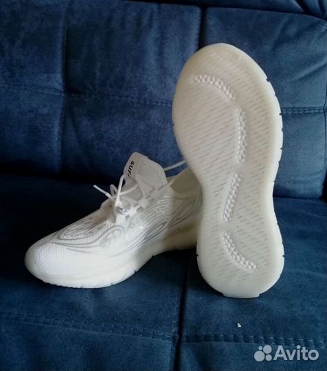 Кроссовки новые