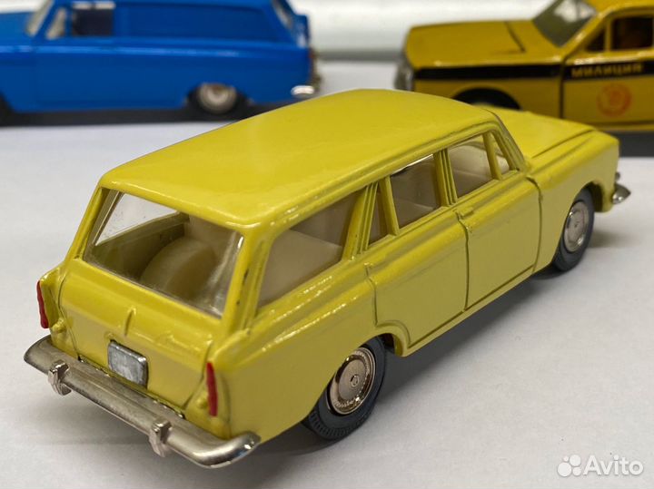 Москвич А3 без ми (3 зажима, цвет, шильдик)