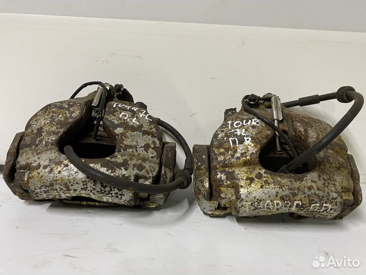 Суппорт передний Volkswagen Touareg 7L 2.5