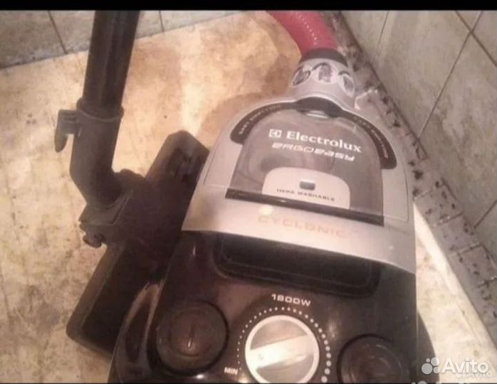 Пылесос Electrolux 1800Вт