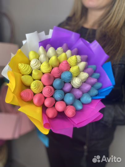 Съедобные букеты из клубники в шоколаде