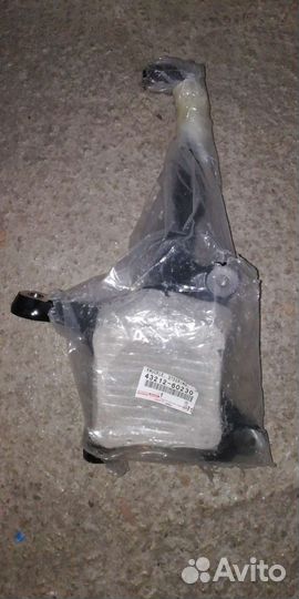 Поворотный кулак Toyota Land Cruiser 200