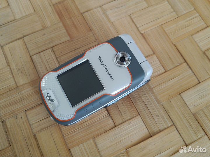 Sony Ericsson W710i