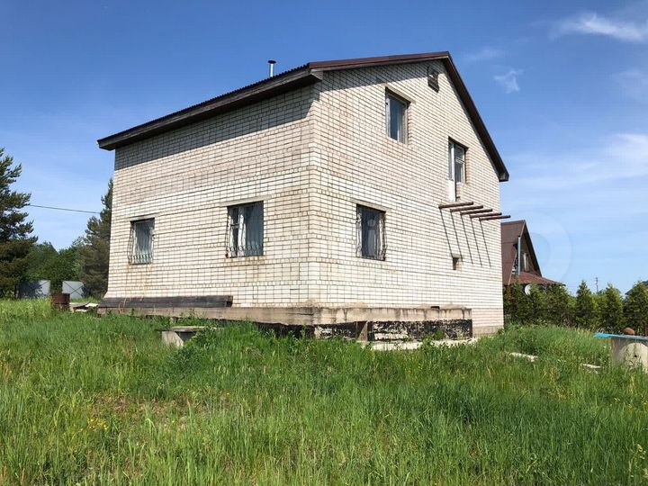 Дом 215 м² на участке 18,2 сот.