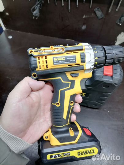 Шуруповерт Dewalt 21 v новый