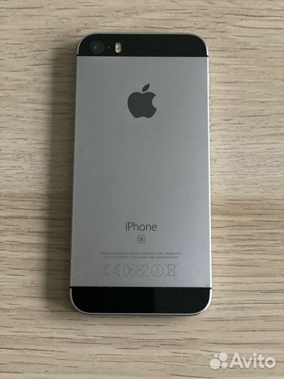 iPhone SE, 64 ГБ