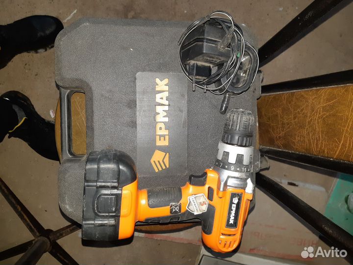 2 Шуруповерта,перфоратор,лобзик,дрель