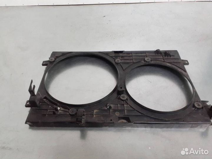 Диффузор вентилятора Volkswagen Bora 2000