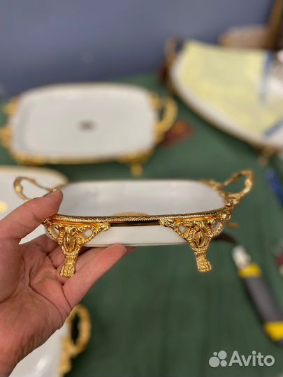 Блюдо на ножках фарфор 34 см