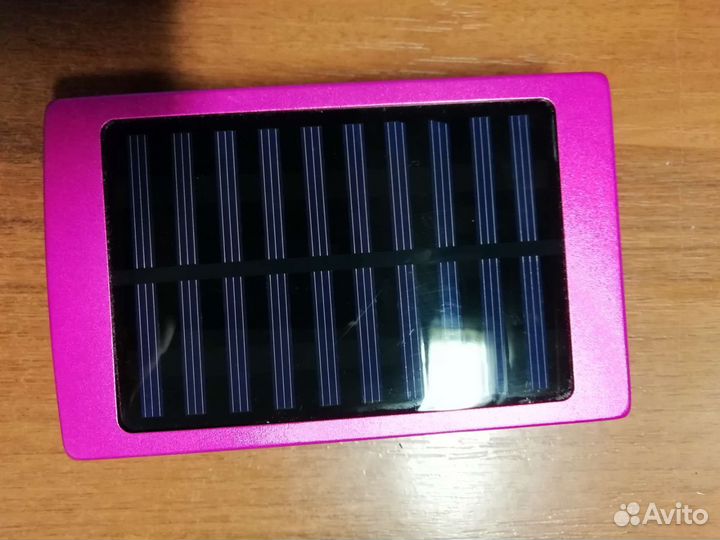 Повербанк с фонарём и солнечной батареей