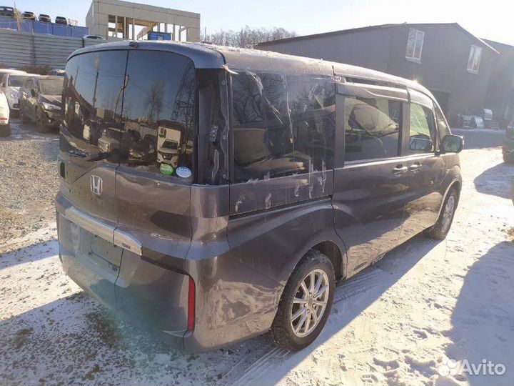 Суппорт передний правый Honda Stepwagon RP2 L15B