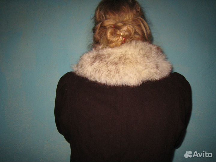 Пальто зимнее с воротником из песца