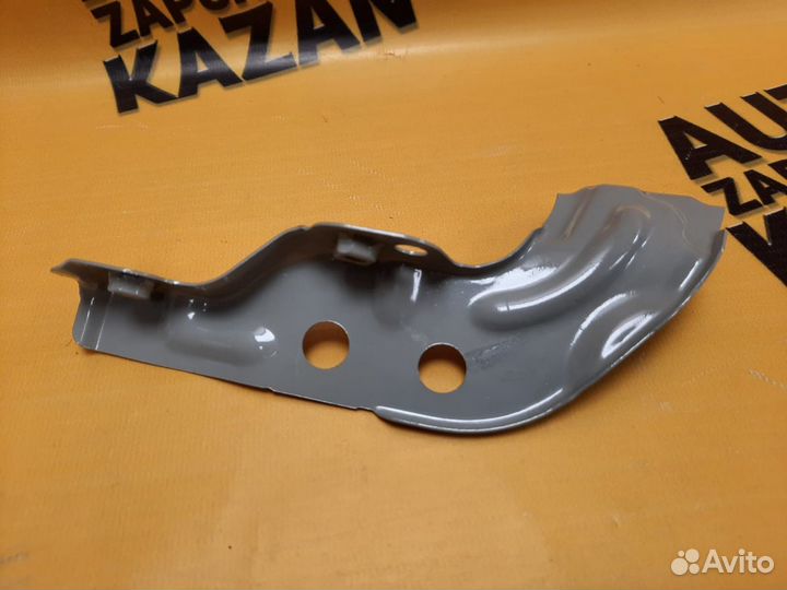 Кронштейн правого крыла Rio 3 2011-2017